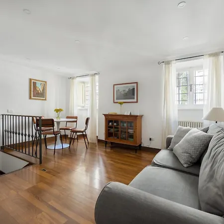 Amazing Via Giulia Apartament